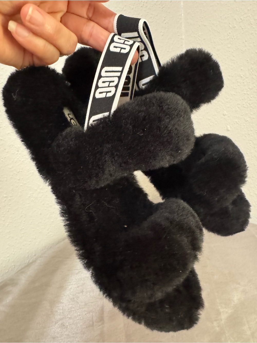 UGG  OH Yeah Slide Black  with Logo Strap